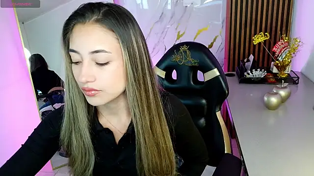 Snapshot of amy_ker_m chatting on February 19, 8:27 pm amy ker m online show from February 19, 8:27 pm