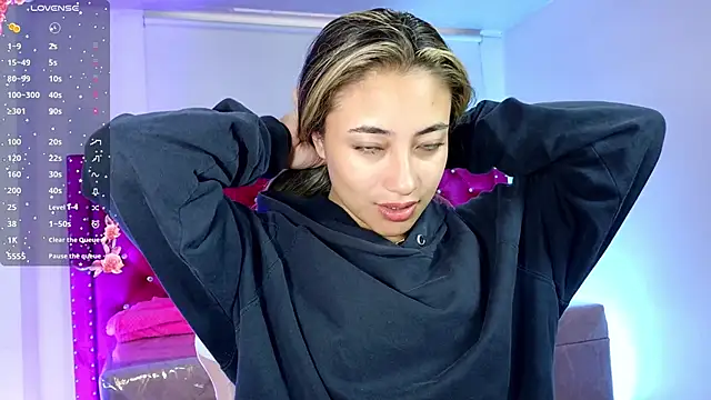 amy ker m online show from April 17, 9:18 pm