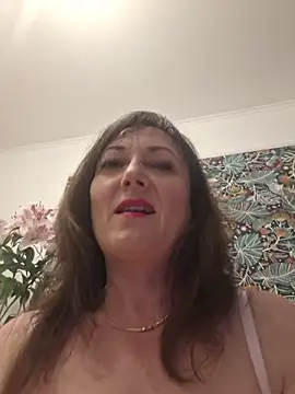 SaraGina online show from April 3, 8:29 pm