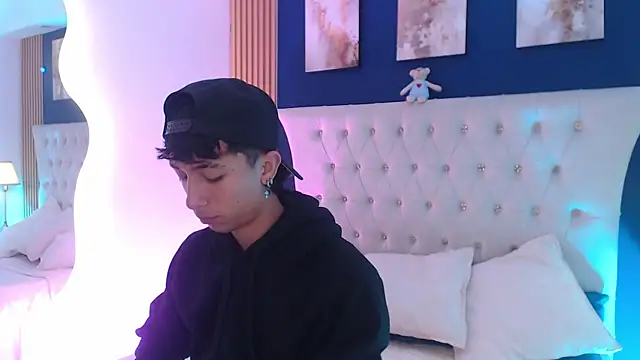 Aiden Rivers  online show from April 3, 12:47 pm