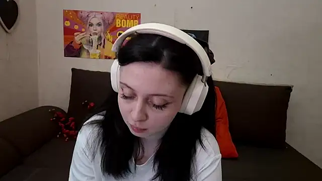 Snapshot of MindyMinty chatting on February 16, 7:37 am MindyMinty online show from February 16, 7:37 am