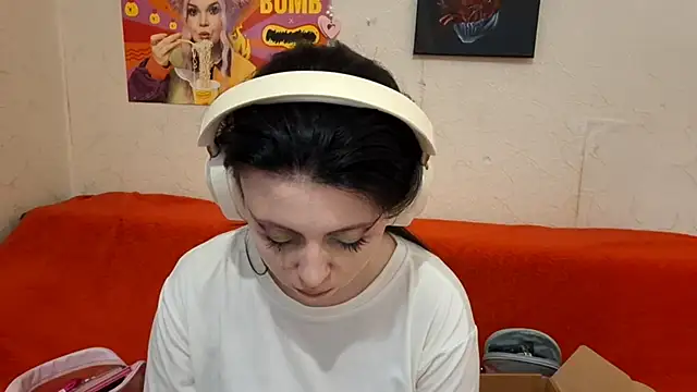 Snapshot of MindyMinty chatting on February 20, 6:26 am MindyMinty online show from February 20, 6:26 am