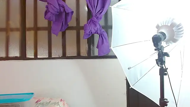 Snapshot of Miss_Ariel chatting on February 22, 8:18 pm Miss Ariel online show from February 22, 8:18 pm