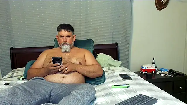 Snapshot of Brownmagic48 chatting on May 27, 3:25 am Brownmagic48 online show from May 27, 3:25 am