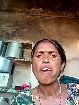 Snapshot of Hot_re83 chatting on February 25, 7:40 am Hot re83 online show from February 25, 7:40 am