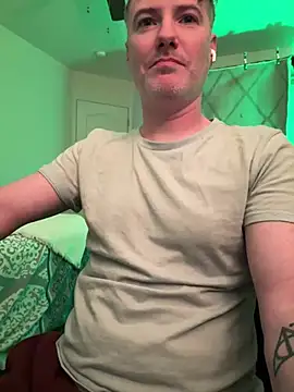 Snapshot of CunningColm chatting on February 24, 3:15 am CunningColm online show from February 24, 3:15 am