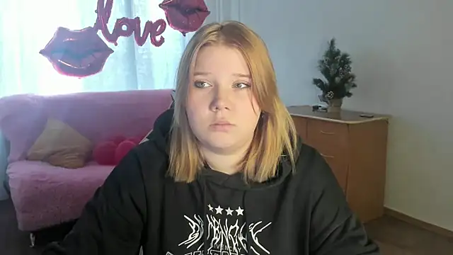 Snapshot of StripGyrl chatting on March 4, 8:09 am StripGyrl online show from March 4, 8:09 am