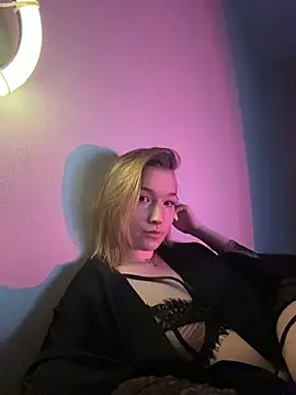 EmmaTurners online show from April 24, 6:10 pm