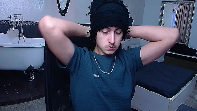 Snapshot of GriffinDane chatting on February 20, 5:26 am GriffinDane online show from February 20, 5:26 am