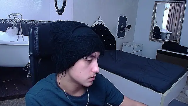 Snapshot of GriffinDane chatting on February 20, 6:26 am GriffinDane online show from February 20, 6:26 am