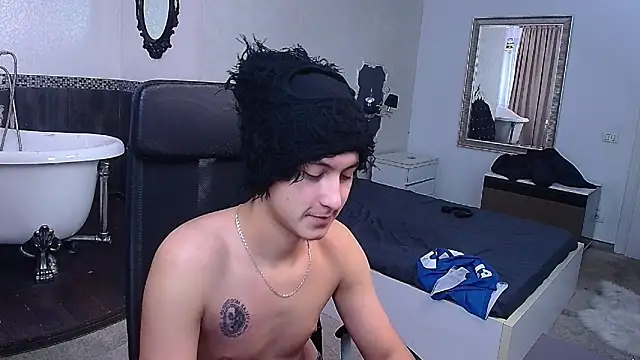 Snapshot of GriffinDane chatting on March 1, 6:37 am GriffinDane online show from March 1, 6:37 am