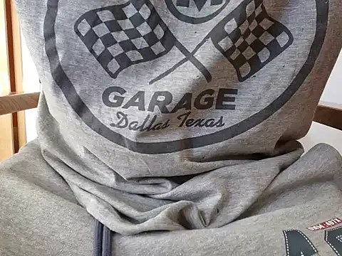 Snapshot of RetroWorth01 chatting on March 1, 8:38 am RetroWorth01 online show from March 1, 8:38 am