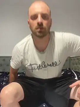 Snapshot of Scarbau chatting on July 11, 9:05 pm Scarbau online show from July 11, 9:05 pm