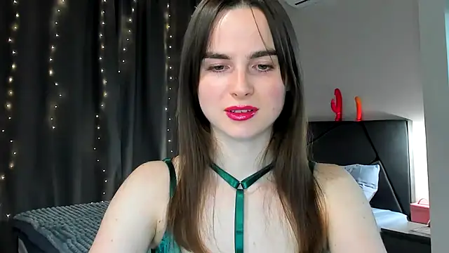 megann fox2 online show from March 22, 5:05 pm