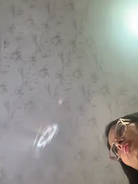 Snapshot of RousseBelle chatting on February 21, 2:01 am RousseBelle online show from February 21, 2:01 am