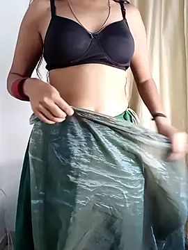 Snapshot of Cutie_babes01 chatting on April 5, 5:21 pm Cutie babes01 online show from April 5, 5:21 pm