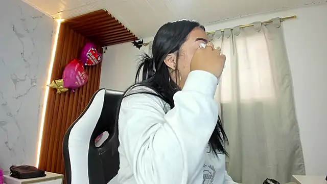 Snapshot of adhara__messY chatting on February 24, 1:42 pm adhara messY online show from February 24, 1:42 pm