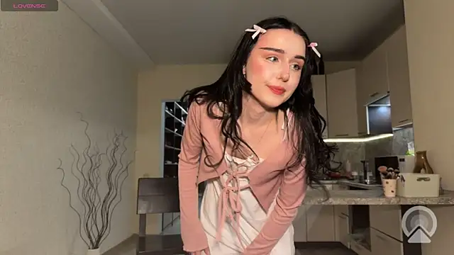 alicelanei online show from April 3, 8:07 pm