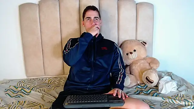 Snapshot of ryanlevi1 chatting on February 24, 12:14 pm ryanlevi1 online show from February 24, 12:14 pm