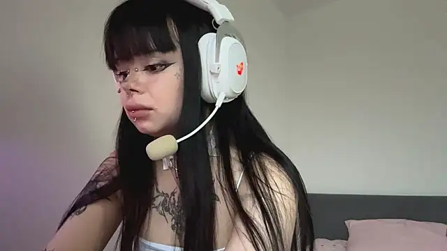 Luna Sohotti online show from April 10, 3:39 pm