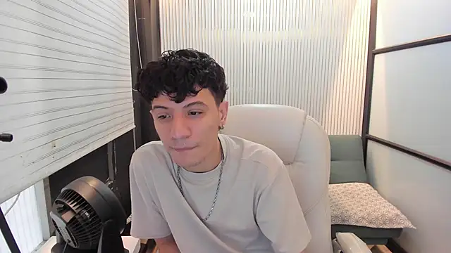 Snapshot of Angel_St1 chatting on April 16, 12:17 pm Angel St1 online show from April 16, 12:17 pm