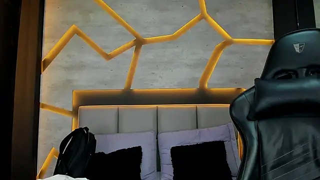 Snapshot of SilkNyx chatting on February 24, 1:31 pm SilkNyx online show from February 24, 1:31 pm