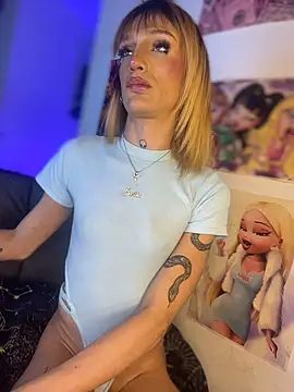 Snapshot of celeste_hell_ chatting on July 5, 10:11 am celeste hell online show from July 5, 10:11 am