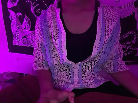 Snapshot of Robyne_xx chatting on February 17, 5:41 pm Robyne xx online show from February 17, 5:41 pm