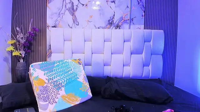 Snapshot of alisstarr chatting on April 2, 11:41 am alisstarr online show from April 2, 11:41 am