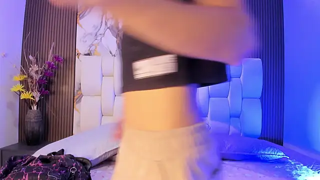 Snapshot of alisstarr chatting on April 8, 11:43 am alisstarr online show from April 8, 11:43 am