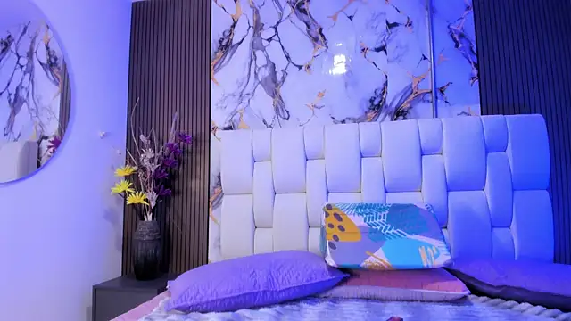 Snapshot of alisstarr chatting on April 11, 11:47 am alisstarr online show from April 11, 11:47 am