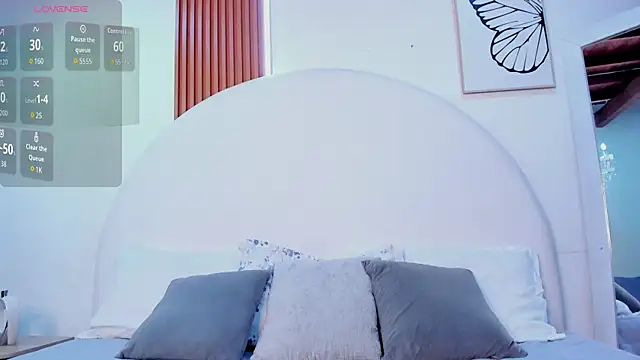 Violett Rosse  online show from March 17, 3:04 pm