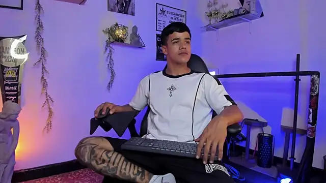 Snapshot of Rob_zaens33 chatting on February 26, 3:11 pm Rob zaens33 online show from February 26, 3:11 pm