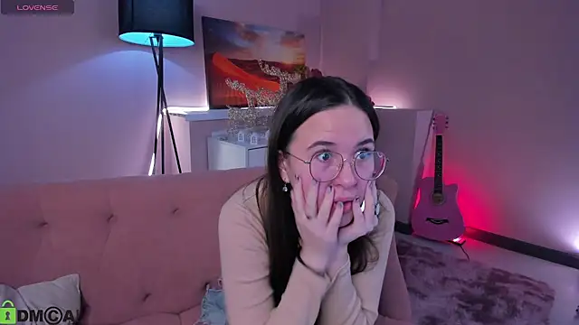 Snapshot of leylamirage chatting on March 1, 12:29 pm leylamirage online show from March 1, 12:29 pm