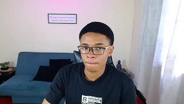 Snapshot of liiam3 chatting on February 19, 9:11 pm liiam3 online show from February 19, 9:11 pm