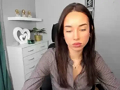 Snapshot of AdeleSolo chatting on February 18, 6:53 am AdeleSolo online show from February 18, 6:53 am