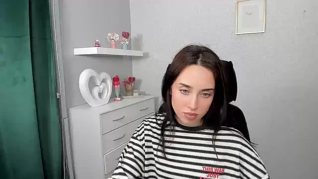 AdeleSolo online show from March 30, 5:41 am