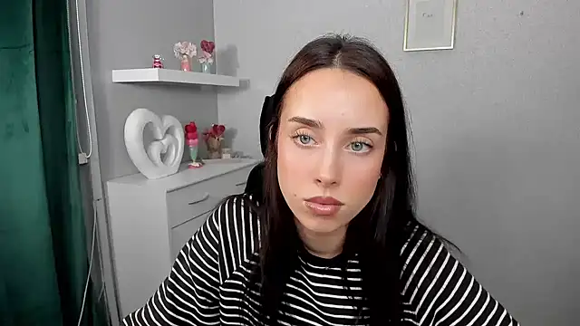 AdeleSolo online show from April 1, 5:30 am