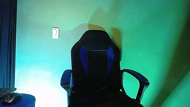 Snapshot of Uriel_Ray_ chatting on February 24, 10:41 pm Uriel Ray online show from February 24, 10:41 pm