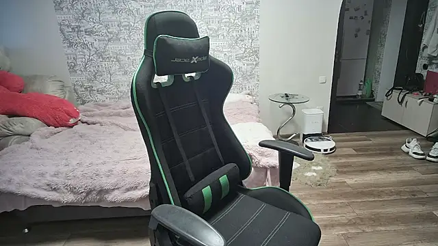 SlankyMic online show from April 18, 3:27 pm