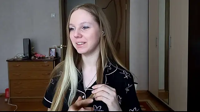 Snapshot of VictoriaDeese chatting on February 22, 4:35 am VictoriaDeese online show from February 22, 4:35 am