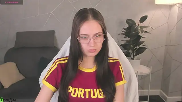 Miaa Hill online show from April 16, 11:33 am