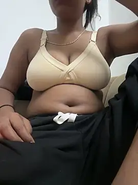 Snapshot of meenu_cuties chatting on May 22, 8:03 pm meenu cuties online show from May 22, 8:03 pm