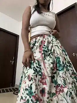Snapshot of meenu_cuties chatting on June 5, 6:42 am meenu cuties online show from June 5, 6:42 am