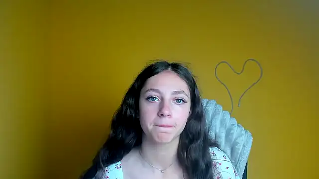 Snapshot of KissMeJulia chatting on June 23, 11:52 am KissMeJulia online show from June 23, 11:52 am