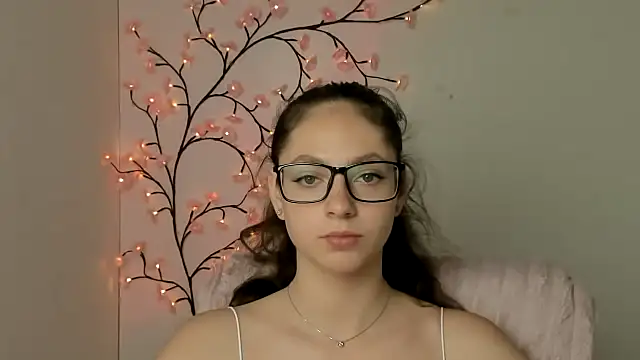 Snapshot of KissMeJulia chatting on June 26, 5:23 am KissMeJulia online show from June 26, 5:23 am