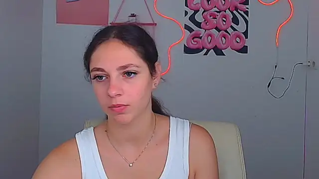 Snapshot of KissMeJulia chatting on July 18, 5:33 am KissMeJulia online show from July 18, 5:33 am