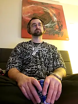 Snapshot of LargeLith chatting on March 3, 10:15 pm LargeLith online show from March 3, 10:15 pm