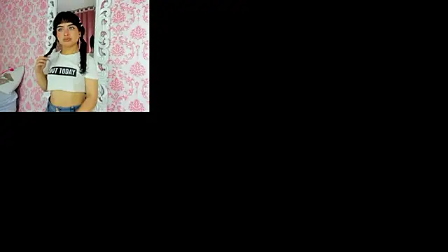 Snapshot of Mai_Rouse chatting on February 19, 12:01 pm Mai Rouse online show from February 19, 12:01 pm