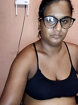 indianstrawberrylips4u online show from April 12, 9:31 pm